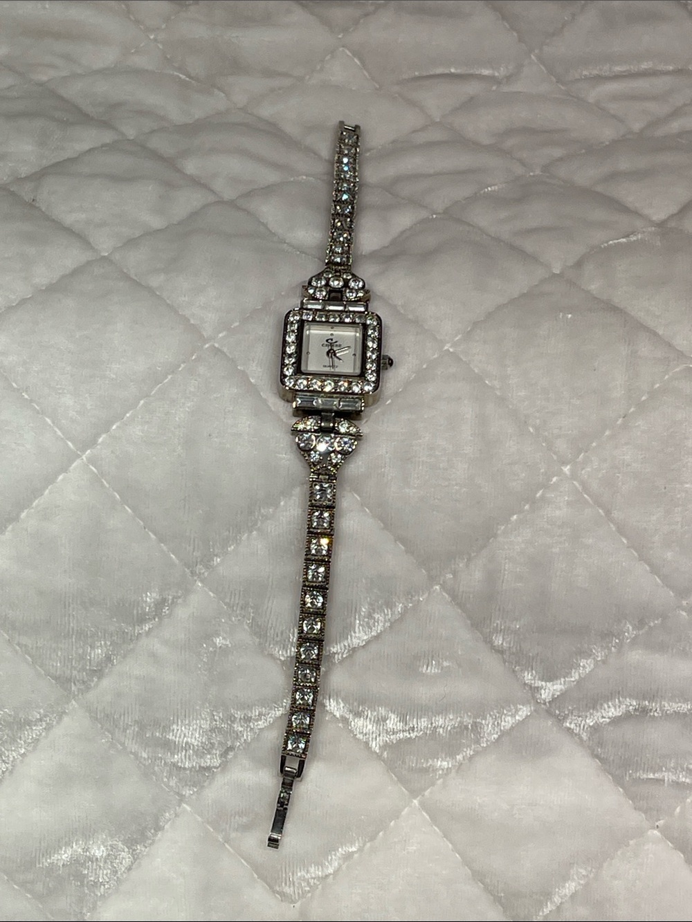 Vintage cache watch  Silvertone with rhinestones